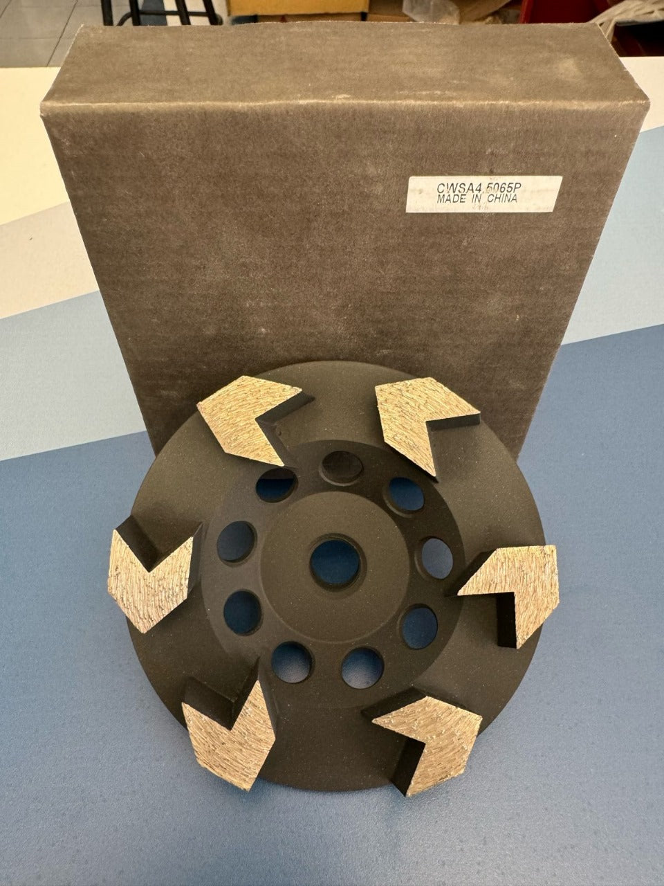 DISCO PARA PULIDOR 4.5X5/8»-11  – N6SEGS COPA NEGRA FLECHAS CWSA4.5065P